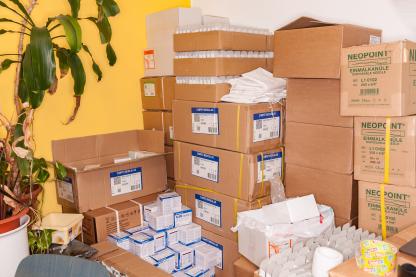 Tolle Packaktion mit Hilfe von JES und MSD für unsere Drogenkampagne
