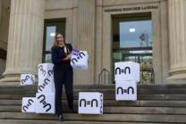 Präsidentin des Landtags: Dr. Gabriele Andretta mit dem n = n Würfel